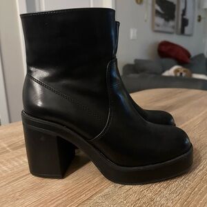Madden Girl Faux Leather Platform Boots, size 6.5